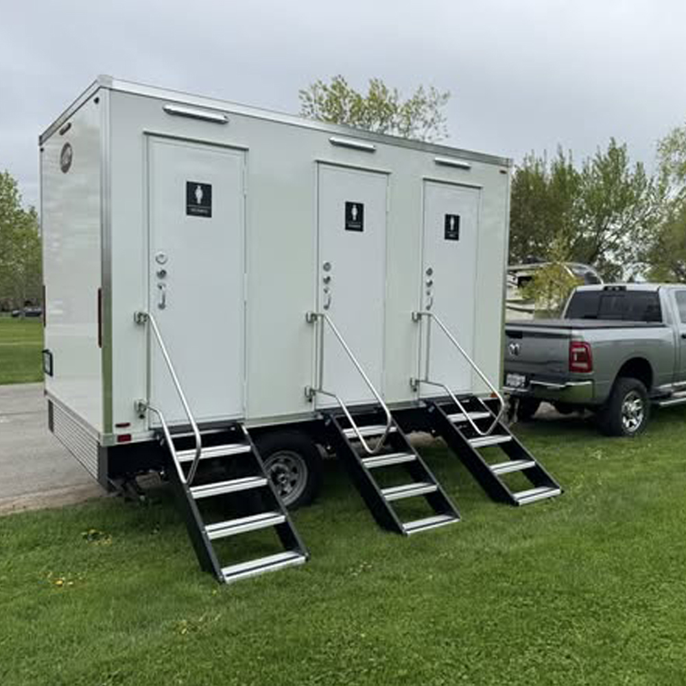 Mobile Toilet Trailer Luxury 3 - Outdoor Lighting Rental avis et prix