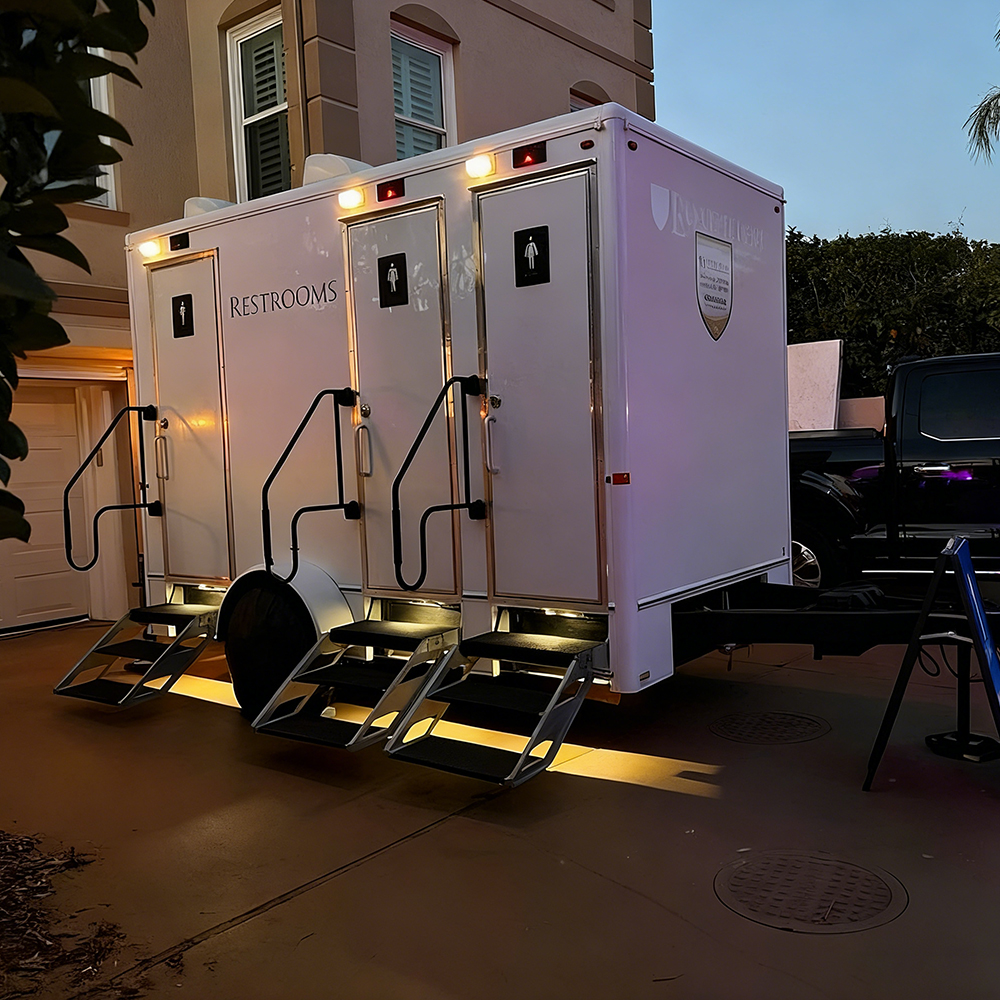 Mobile Toilet Trailer Luxury 3 - Outdoor Lighting Rental avis et prix
